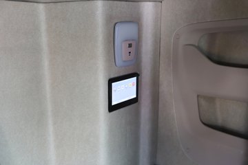 ��������X6000 �����콢 14.6L LNG 630���� 6X4 ��ʿ��12�� AMT�Զ��� ǣ����ͼƬ