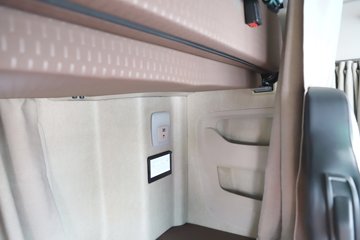 ��������X6000 �����콢 14.6L LNG 630���� 6X4 ��ʿ��12�� AMT�Զ��� ǣ����ͼƬ