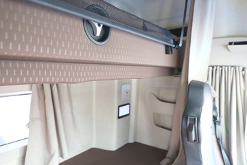 ��������X6000 �����콢 14.6L LNG 630���� 6X4 ��ʿ��12�� AMT�Զ��� ǣ����ͼƬ