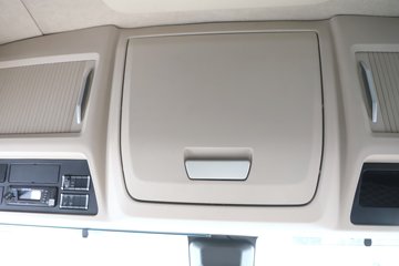 ��������X6000 �����콢 14.6L LNG 630���� 6X4 ��ʿ��12�� AMT�Զ��� ǣ����ͼƬ