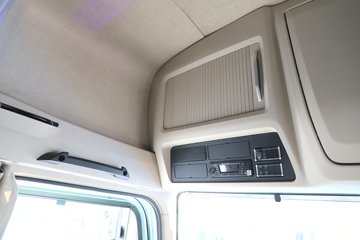 ��������X6000 �����콢 14.6L LNG 630���� 6X4 ��ʿ��12�� AMT�Զ��� ǣ����ͼƬ