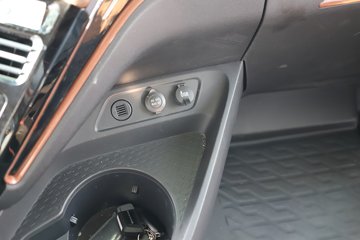 ��������X6000 �����콢 14.6L LNG 630���� 6X4 ��ʿ��12�� AMT�Զ��� ǣ����ͼƬ