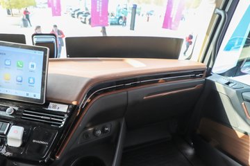 ��������X6000 �����콢 14.6L LNG 630���� 6X4 ��ʿ��12�� AMT�Զ��� ǣ����ͼƬ