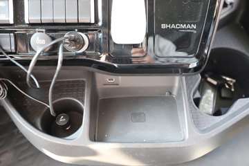 ��������X6000 �����콢 14.6L LNG 630���� 6X4 ��ʿ��12�� AMT�Զ��� ǣ����ͼƬ