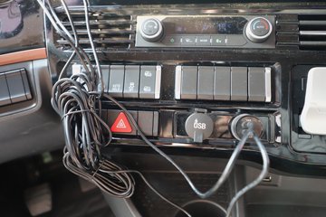 ��������X6000 �����콢 14.6L LNG 630���� 6X4 ��ʿ��12�� AMT�Զ��� ǣ����ͼƬ