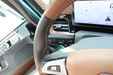 ��������X6000 �����콢 14.6L LNG 630���� 6X4 ��ʿ��12�� AMT�Զ��� ǣ����ͼƬ