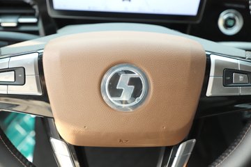 ��������X6000 �����콢 14.6L LNG 630���� 6X4 ��ʿ��12�� AMT�Զ��� ǣ����ͼƬ