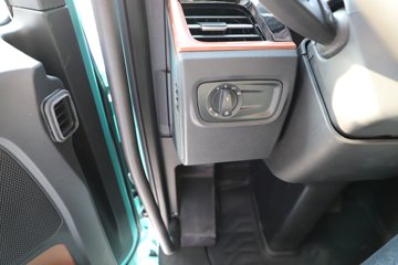 ��������X6000 �����콢 14.6L LNG 630���� 6X4 ��ʿ��12�� AMT�Զ��� ǣ����ͼƬ