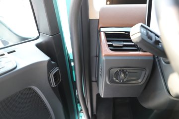 ��������X6000 �����콢 14.6L LNG 630���� 6X4 ��ʿ��12�� AMT�Զ��� ǣ����ͼƬ