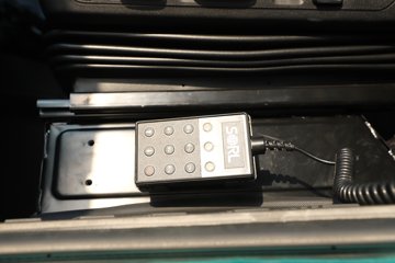 ��������X6000 �����콢 14.6L LNG 630���� 6X4 ��ʿ��12�� AMT�Զ��� ǣ����ͼƬ