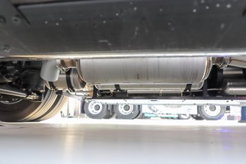 ��������X6000 �����콢 14.6L LNG 630���� 6X4 ��ʿ��12�� AMT�Զ��� ǣ����ͼƬ