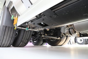 ��������X6000 �����콢 14.6L LNG 630���� 6X4 ��ʿ��12�� AMT�Զ��� ǣ����ͼƬ