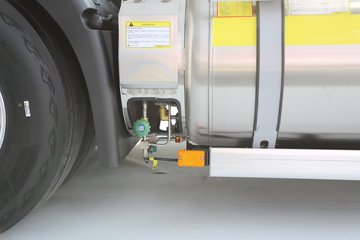 ��������X6000 �����콢 14.6L LNG 630���� 6X4 ��ʿ��12�� AMT�Զ��� ǣ����ͼƬ