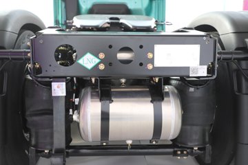 ��������X6000 �����콢 14.6L LNG 630���� 6X4 ��ʿ��12�� AMT�Զ��� ǣ����ͼƬ