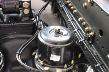 ��������X6000 �����콢 14.6L LNG 630���� 6X4 ��ʿ��12�� AMT�Զ��� ǣ����ͼƬ