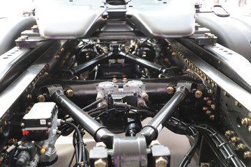 ��������X6000 �����콢 14.6L LNG 630���� 6X4 ��ʿ��12�� AMT�Զ��� ǣ����ͼƬ