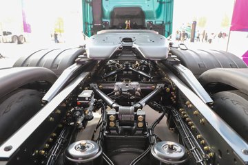 ��������X6000 �����콢 14.6L LNG 630���� 6X4 ��ʿ��12�� AMT�Զ��� ǣ����ͼƬ