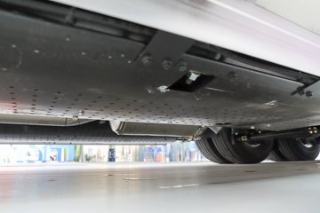 ��������X6000 �����콢 14.6L LNG 630���� 6X4 ��ʿ��12�� AMT�Զ��� ǣ����ͼƬ