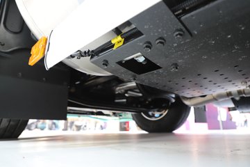 ��������X6000 �����콢 14.6L LNG 630���� 6X4 ��ʿ��12�� AMT�Զ��� ǣ����ͼƬ