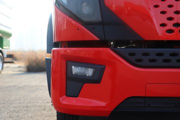 �����½�����X1 3L���� 210���� 4X2 ��ʿ��8�� �ػ���ͼƬ