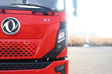 �����½�����X1 3L���� 210���� 4X2 ��ʿ��8�� �ػ���ͼƬ