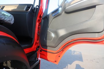 �����½�����X1 3L���� 210���� 4X2 ��ʿ��8�� �ػ���ͼƬ