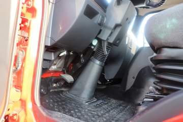 �����½�����X1 3L���� 210���� 4X2 ��ʿ��8�� �ػ���ͼƬ