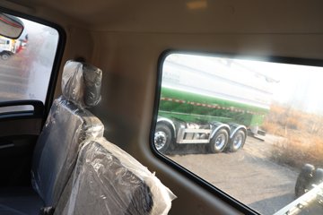 �����½�����X1 3L���� 210���� 4X2 ��ʿ��8�� �ػ���ͼƬ