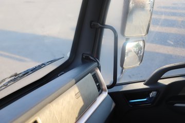 �����½�����X1 3L���� 210���� 4X2 ��ʿ��8�� �ػ���ͼƬ