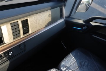 �����½�����X1 3L���� 210���� 4X2 ��ʿ��8�� �ػ���ͼƬ