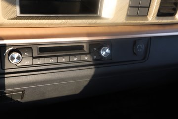 �����½�����X1 3L���� 210���� 4X2 ��ʿ��8�� �ػ���ͼƬ