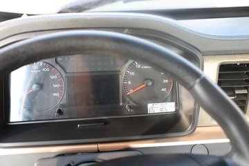 �����½�����X1 3L���� 210���� 4X2 ��ʿ��8�� �ػ���ͼƬ