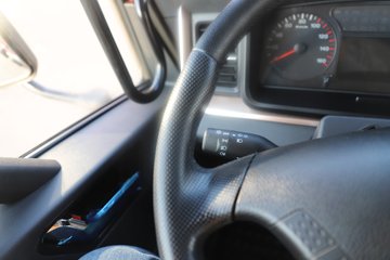 �����½�����X1 3L���� 210���� 4X2 ��ʿ��8�� �ػ���ͼƬ