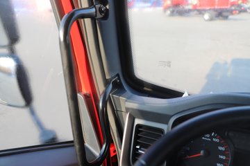 �����½�����X1 3L���� 210���� 4X2 ��ʿ��8�� �ػ���ͼƬ