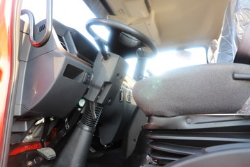 �����½�����X1 3L���� 210���� 4X2 ��ʿ��8�� �ػ���ͼƬ