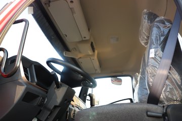 �����½�����X1 3L���� 210���� 4X2 ��ʿ��8�� �ػ���ͼƬ