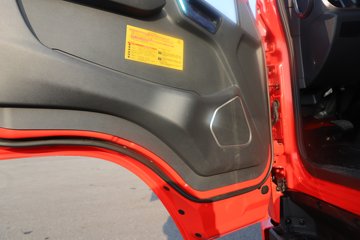 �����½�����X1 3L���� 210���� 4X2 ��ʿ��8�� �ػ���ͼƬ