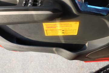 �����½�����X1 3L���� 210���� 4X2 ��ʿ��8�� �ػ���ͼƬ