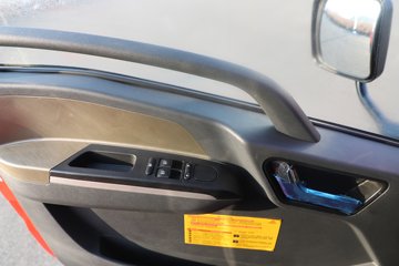 �����½�����X1 3L���� 210���� 4X2 ��ʿ��8�� �ػ���ͼƬ