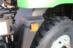 陕汽德龙X5000E 6X4 纯电动自卸车 400kWh