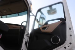 东风新疆 畅行X7 320马力 4X2 冷藏车 东风新疆 畅行X7 320马力 4X2 冷藏车