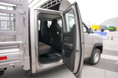 解放悦图 豪华版 1.6L汽油 122马力 东安5档 2.6米双排仓栅式微卡(后单胎)