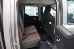 解放悦图 豪华版 1.6L汽油 122马力 东安5档 2.6米双排仓栅式微卡(后单胎)