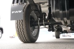 解放悦图 豪华版 1.6L汽油 122马力 东安5档 2.6米双排仓栅式微卡(后单胎)