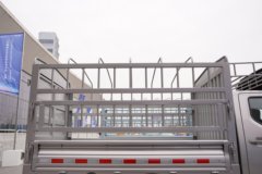 解放悦图 豪华版 1.6L汽油 122马力 东安5档 2.6米双排仓栅式微卡(后单胎)