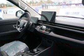 悦图&nbsp;电动载货车驾驶室图片