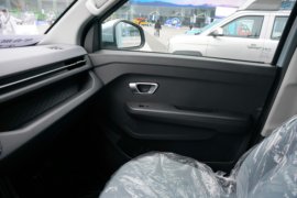 悦图&nbsp;电动载货车驾驶室图片