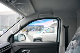 悦图&nbsp;电动载货车驾驶室图片