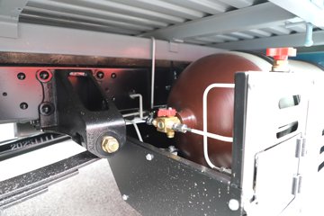 �����ͼ ������ 1.6L CNG 105���� ����5�� 3.3�׵�������΢��(��̥)ͼƬ