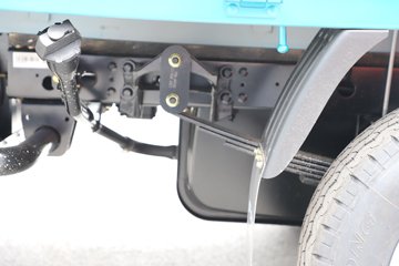 �����ͼ ������ 1.6L CNG 105���� ����5�� 3.3�׵�������΢��(��̥)ͼƬ